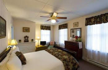 Rogues Harbor Inn Lansing 外观 照片