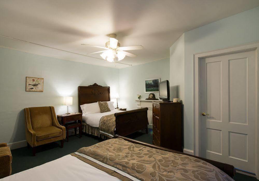Rogues Harbor Inn Lansing 外观 照片