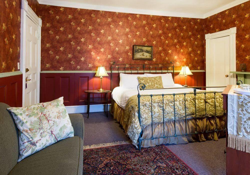 Rogues Harbor Inn Lansing 外观 照片
