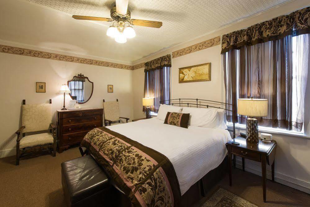 Rogues Harbor Inn Lansing 外观 照片