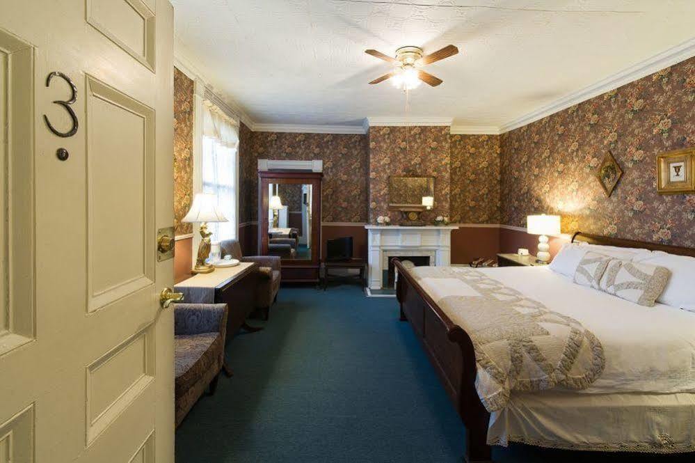 Rogues Harbor Inn Lansing 外观 照片